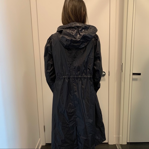 K-Way Lightweight Rain Coat - Picture 3 of 6